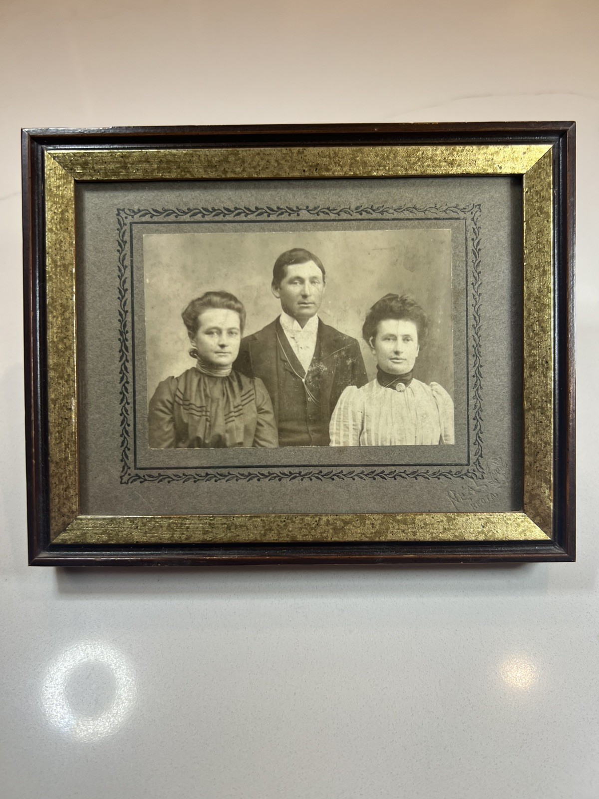 Antique Walnut Frame w/ Gold Gesso Inner Liner - Victorian Family Portrait Photo