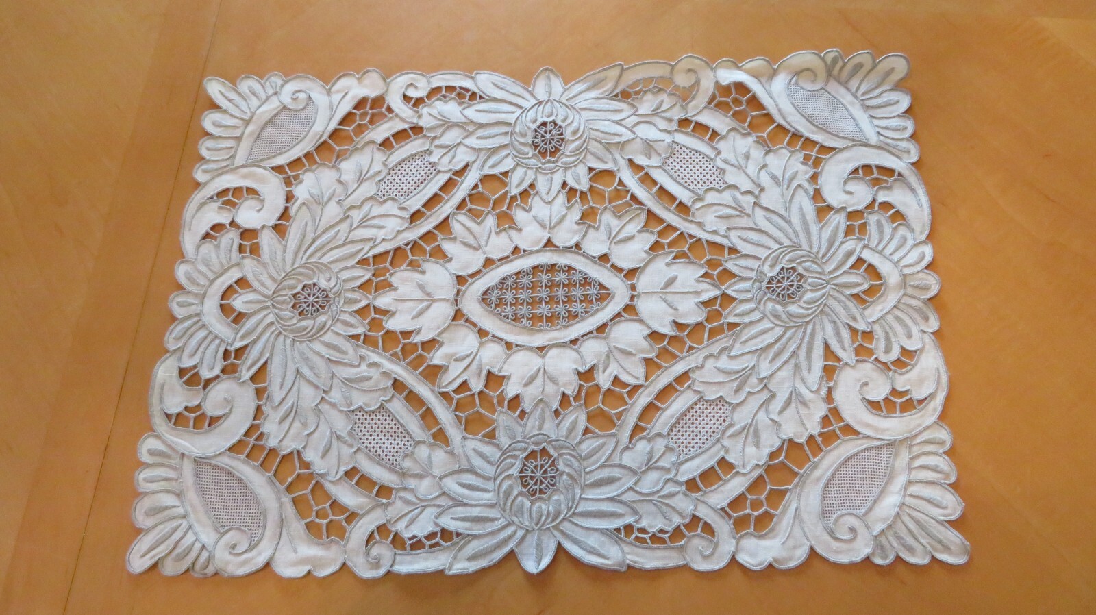 Elegant Vintage Madeira Cutwork Embroidered Fabric Placemat 18\