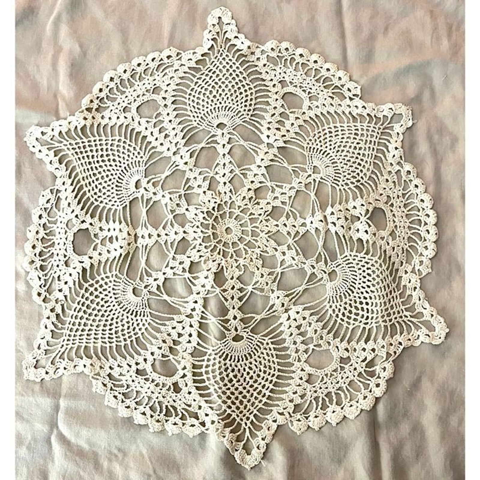 VNT Handmade Crochet Lace Doily 18\
