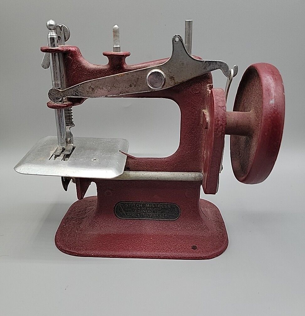 Stitch Mistress Genero Childrens Toy Sewing Machine Hand Crank