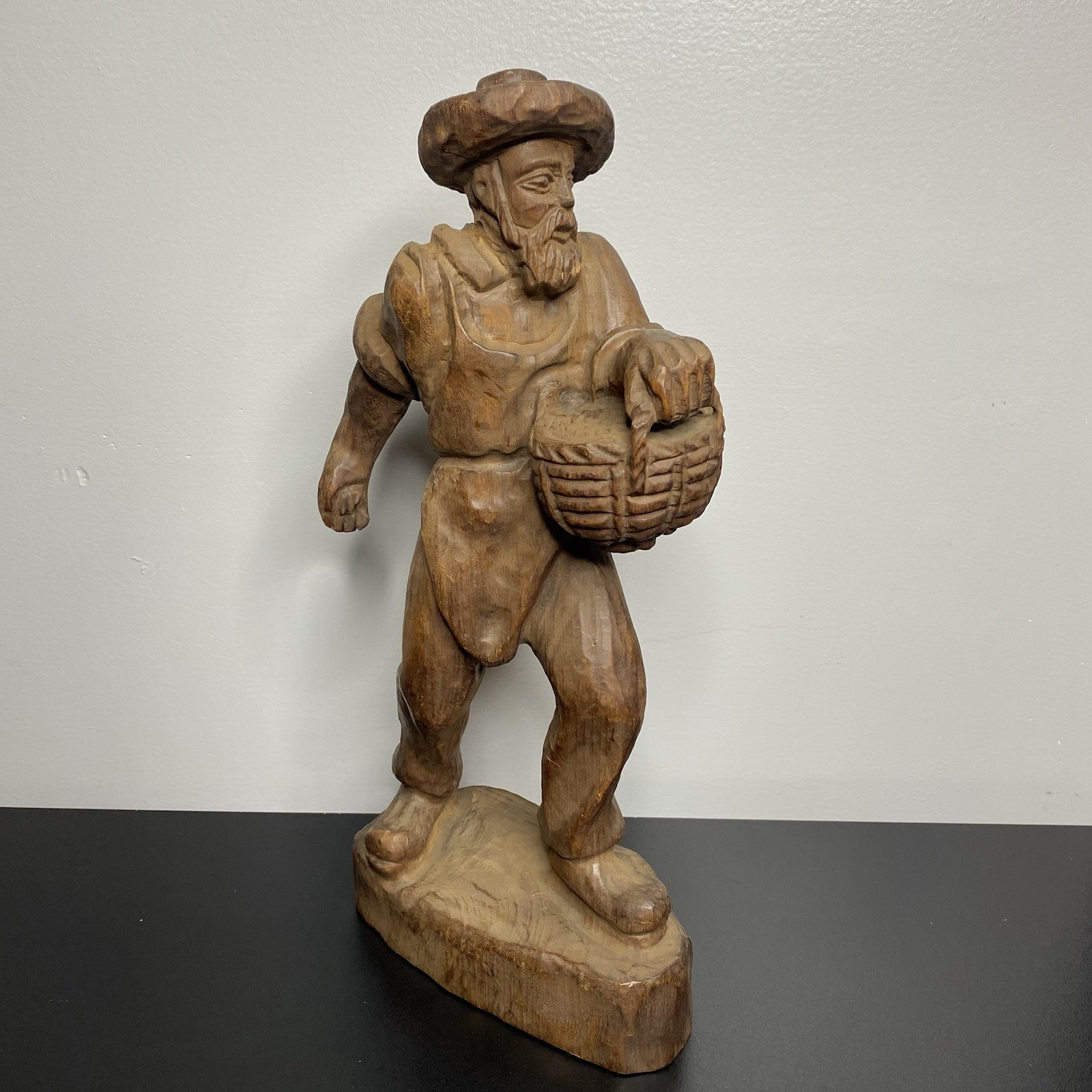 Vintage Hand Carve Wood Figurine Vintage Hand Carve Wood Figurine