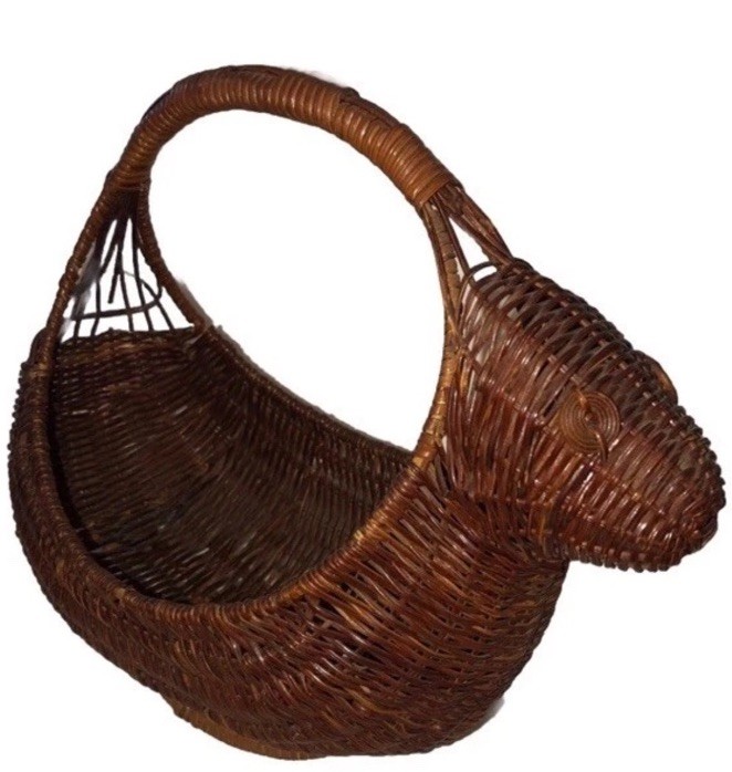 Vintage 😊 Wicker Animal  Basket 10\