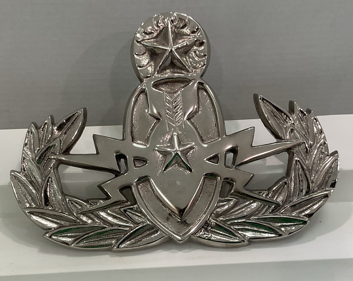 Large EOD Badge w/ Mounting Posts 10\