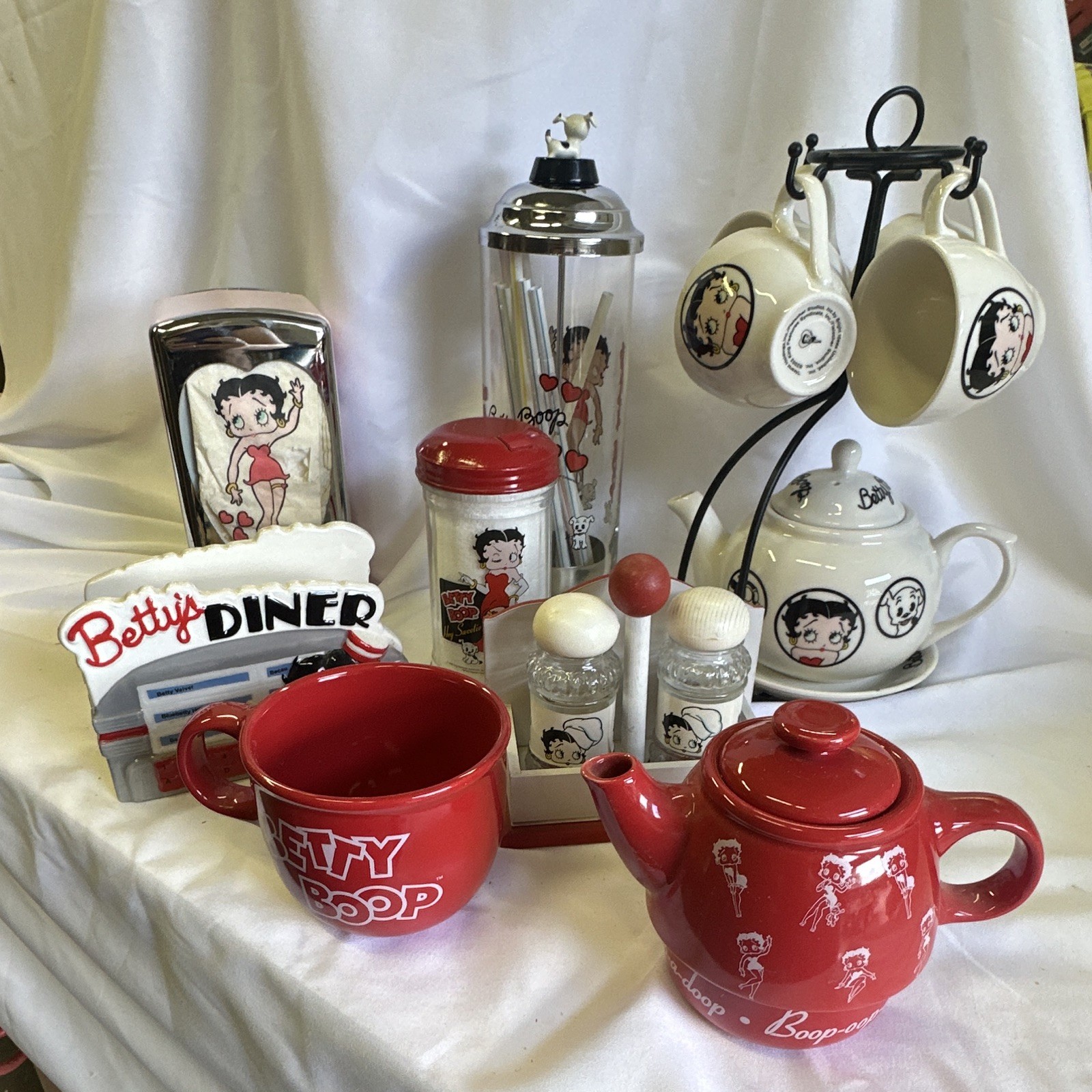 Betty Boop Kitchenware Set of 15