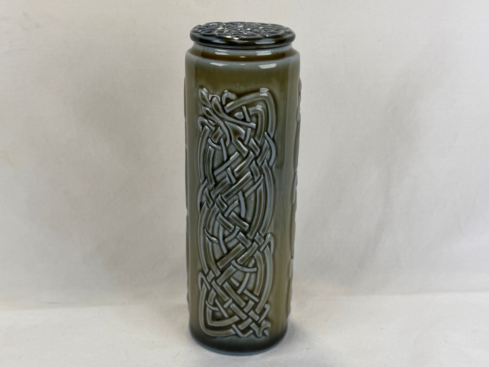 IP19 - Wade Ireland - Celtic Snake Lidded Jar