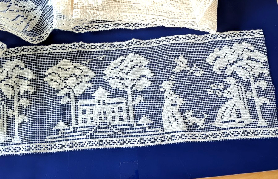 Vintage French Filet Lace Trim Pictorial Country Scene 5 In x 11.5 Yds Sewing Vintage French Filet Lace Trim Pictorial Country Scene 5 In x 11.5 Yds Sewing
