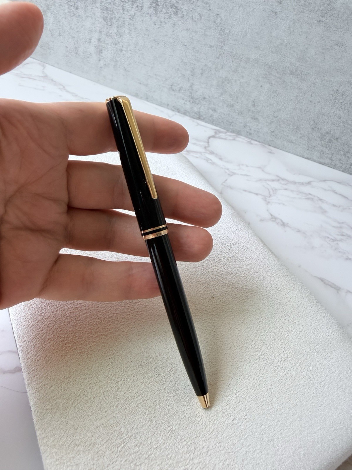 Montblanc Classic 13200 Black GT Vintage Twist Ballpoint Pen Montblanc Classic 13200 Black GT Vintage Twist Ballpoint Pen
