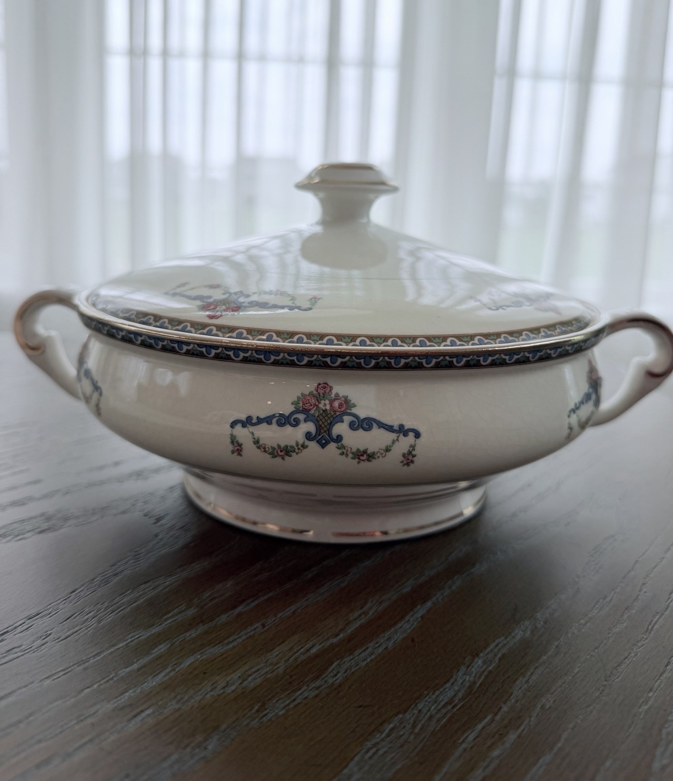 Pope-Gosser , vegetable tureen or serving bowl in the Melrose pattern Pope-Gosser , vegetable tureen or serving bowl in the Melrose pattern