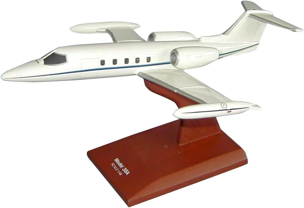 Bombardier Aerospace Learjet 35 Desk Top Display Private Model 1/48 SC Airplane