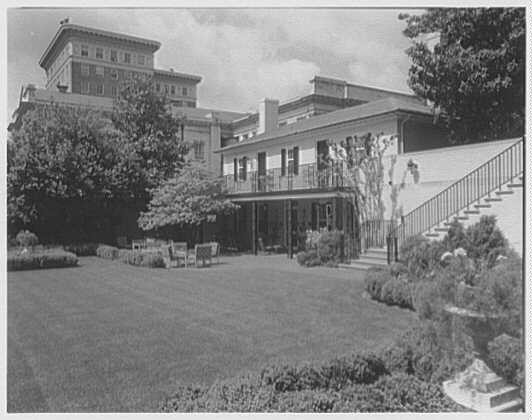 Governor\'s Mansion garden, Richmond, Virginia. Governor\'s mansion garden I