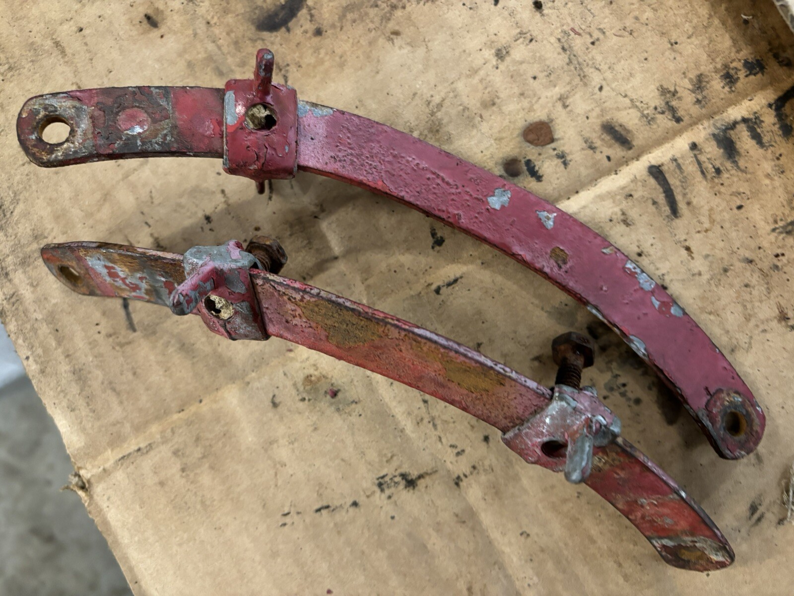 VINTAGE IH FARMALL INT SUPER C TRACTOR -HYDRAULIC LEVER STOPS / GUIDES -1953 VINTAGE IH FARMALL INT SUPER C TRACTOR -HYDRAULIC LEVER STOPS / GUIDES -1953