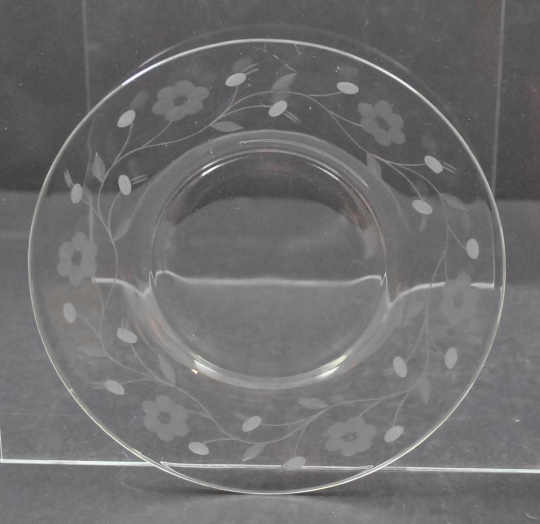 Vintage Etched Flower Leaf Berry Crystal Clear Glass Depression Plate 8\