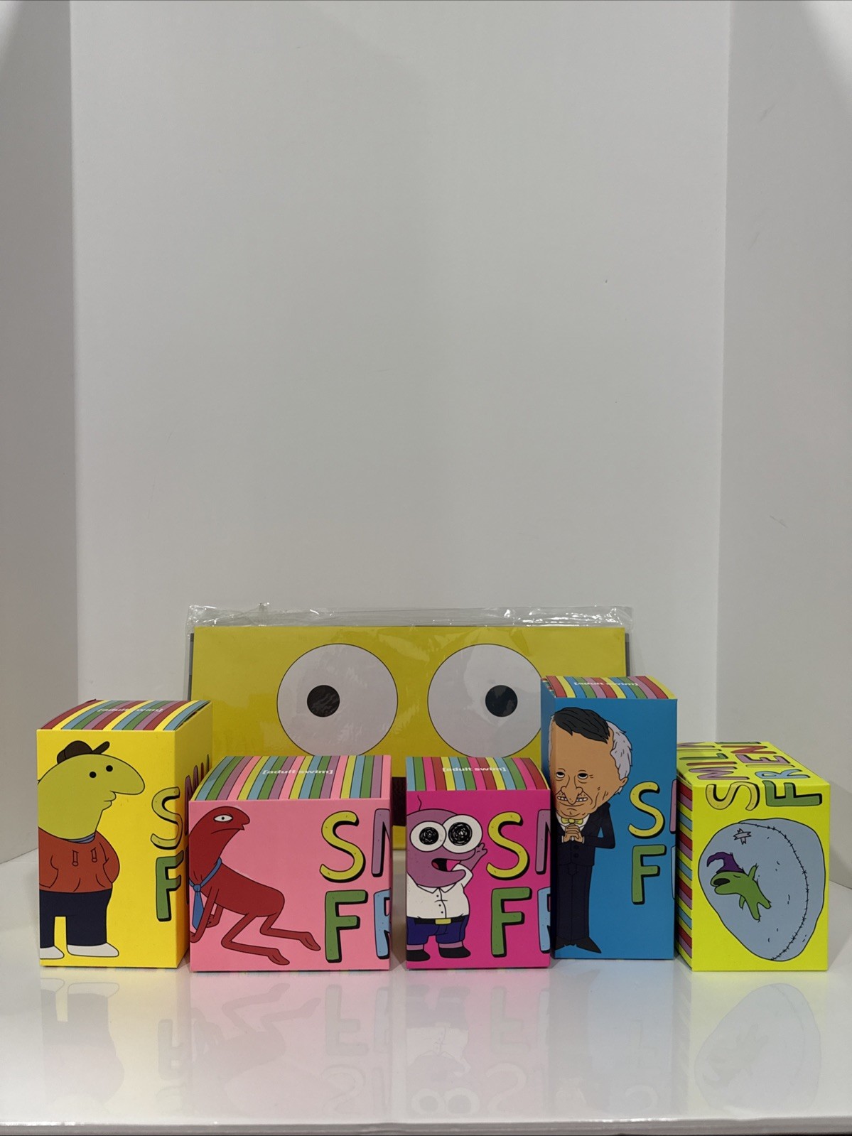 Smiling Friends NYCC 2025 Exclusive Full Set 5 Figures Sealed Boxes + Background