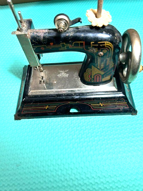 Vintage Casige Toy Sewing Machine Art Deco Hand Crank Childs Made in Germany Vintage Casige Toy Sewing Machine Art Deco Hand Crank Childs Made in Germany