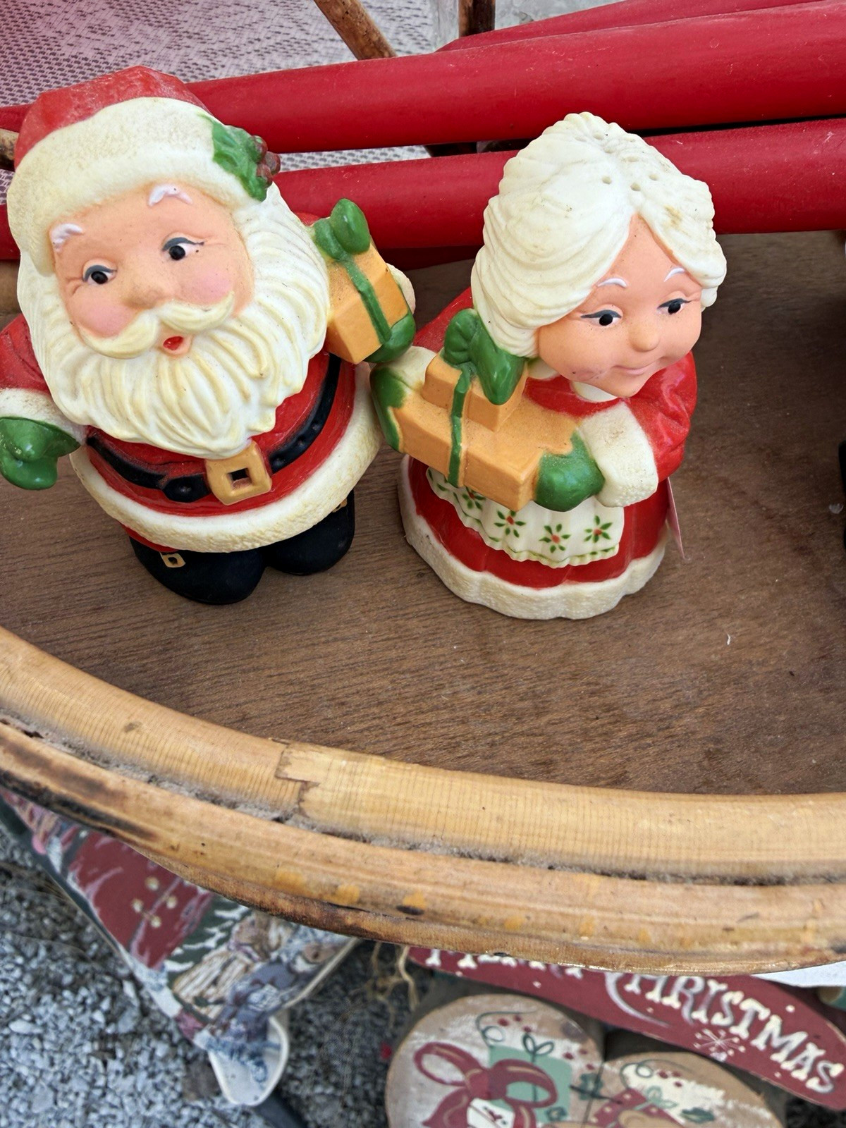 Ceramic Santa & Mrs. Claus Salt & Pepper Shakers Set, 2pc Vintage 1980s