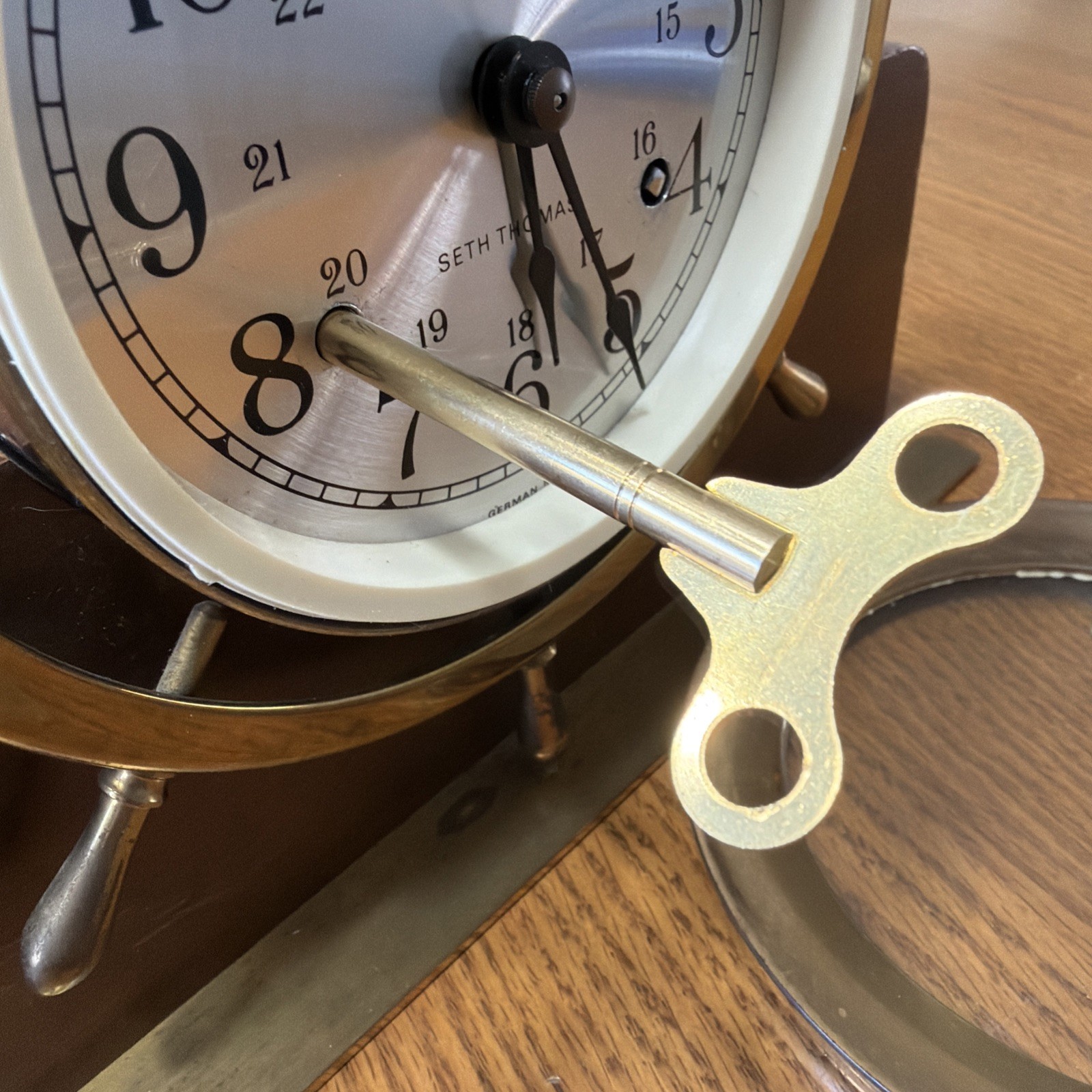 Key For Seth Thomas E537 Series Helmsman Ships Clock New Long (Key Only)