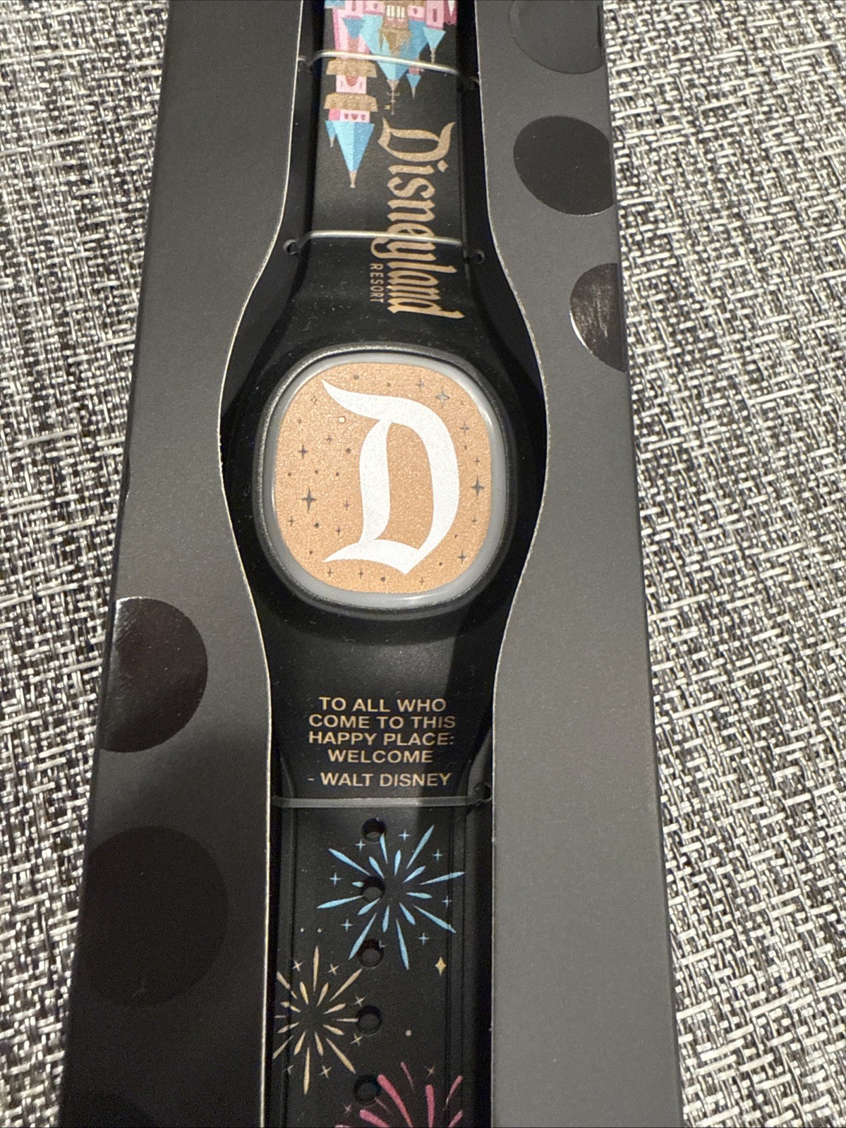 New In Box, Never Opened Never Used or Paired:  RARE Walt’s Quote Magic Band