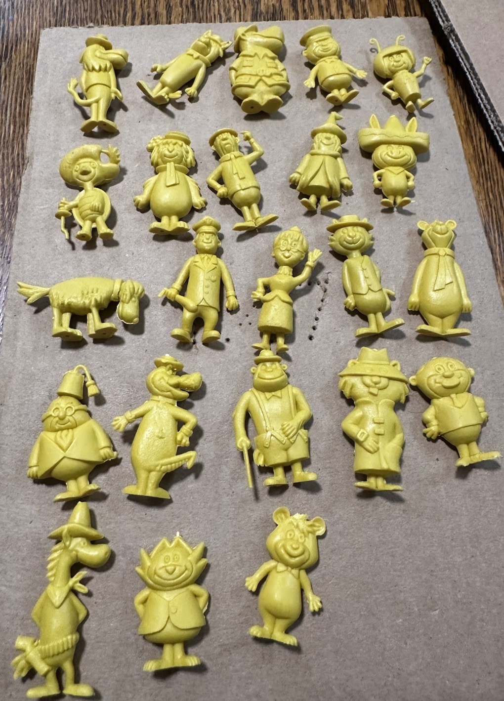 23 Different Vintage HANNA BARBERA Monochromatic 1994 PLASTIC Motta Toys RARE