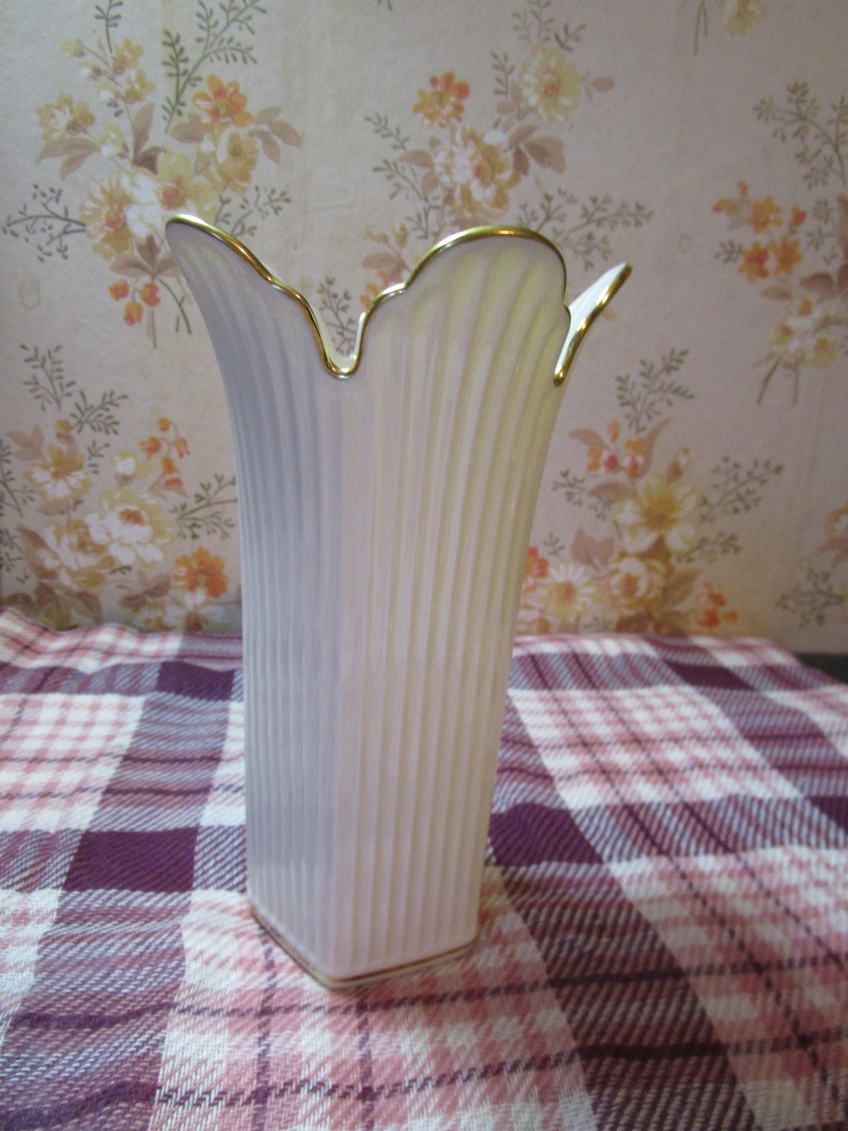 Lenox Vase Meridian Collection Porcelain Creme 8 W/24k Gold Trim USA Made Lenox Vase Meridian Collection Porcelain Creme 8 W/24k Gold Trim USA Made