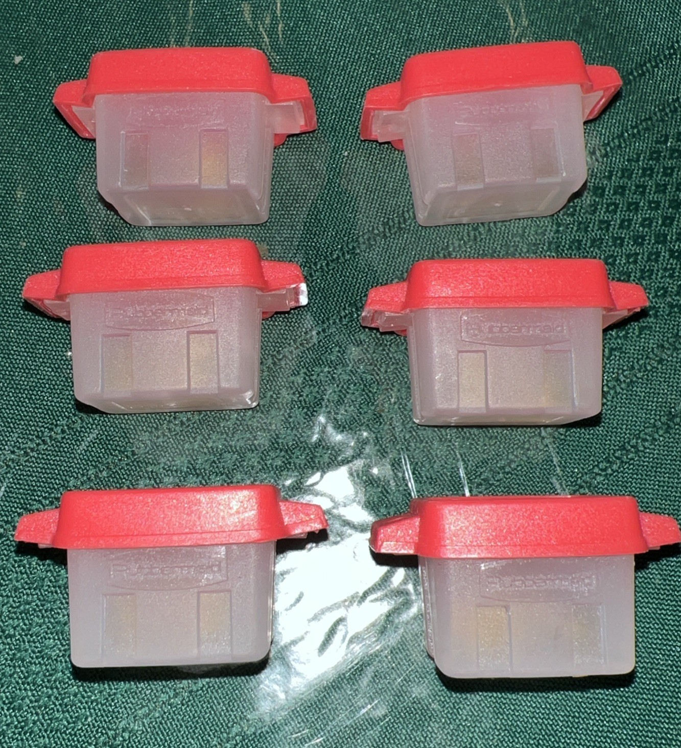 Rubbermaid keychain mini container Rare Red lid Set Of 6 Comes With Chain Inside