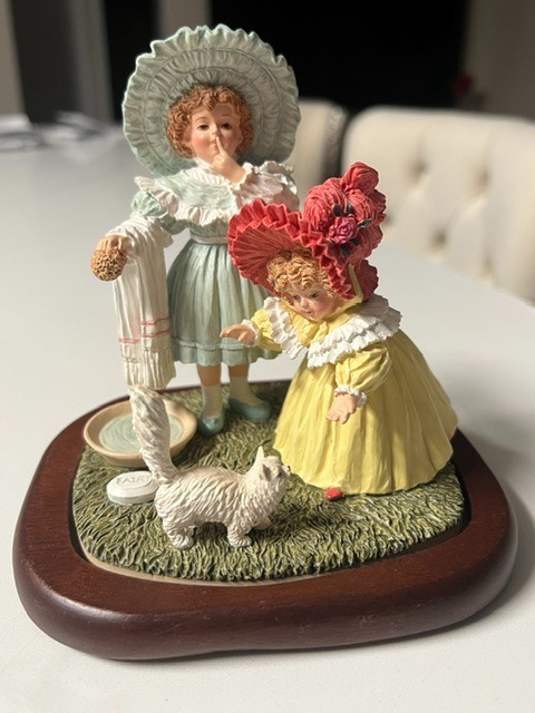 Vintage 1990 Figurine Kitty's Bath by Maud Humphrey Bogart for the Heirloom NEW