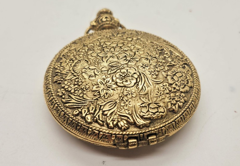 VTG Max Factor Pocket Watch Compact Gold Tone Floral Repousse Original Puff gold