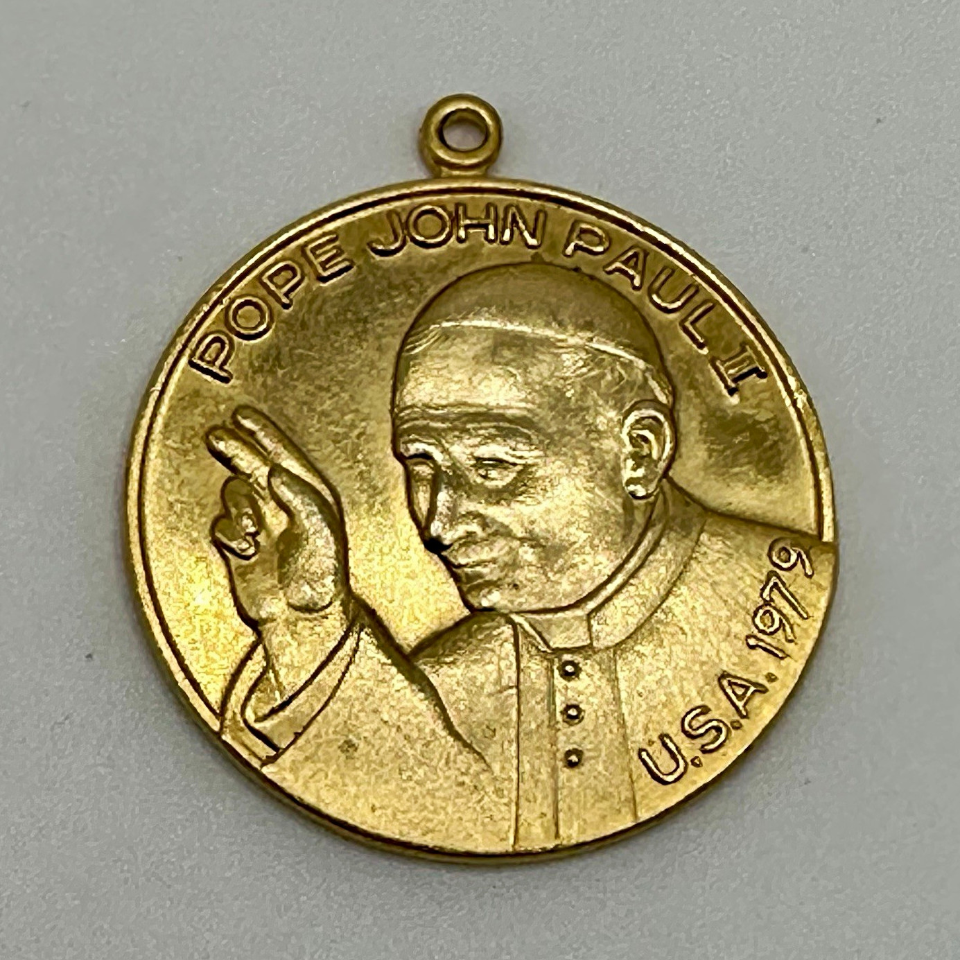 Vintage Pope John Paul II USA 1979 Gold Tone Round Medal Pendant Charm w/ Loop