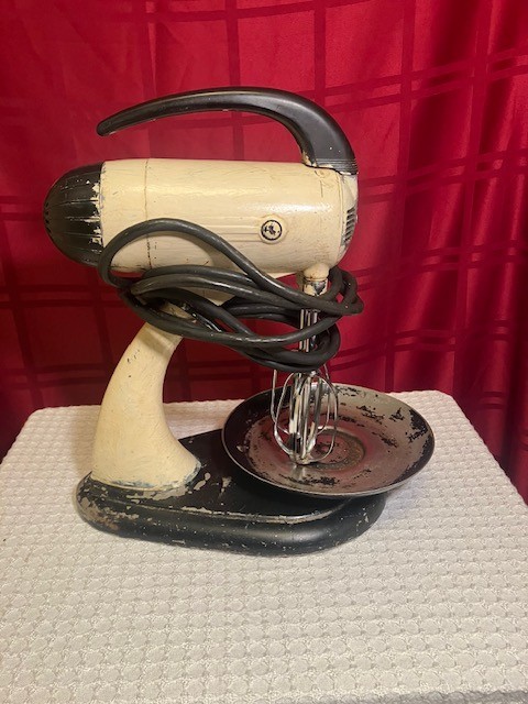 Vintage 1940\'s sunbeam Mix-Master Stand Mixer, Circa 1940\'s, Mixer Still Works