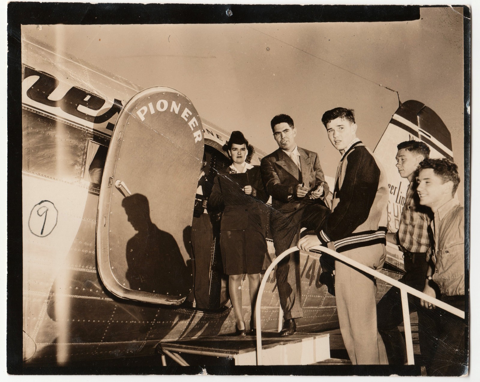 c1950 Pioneer Air Lines DC-3 Teens Boarding Flight Attendant Original Photo