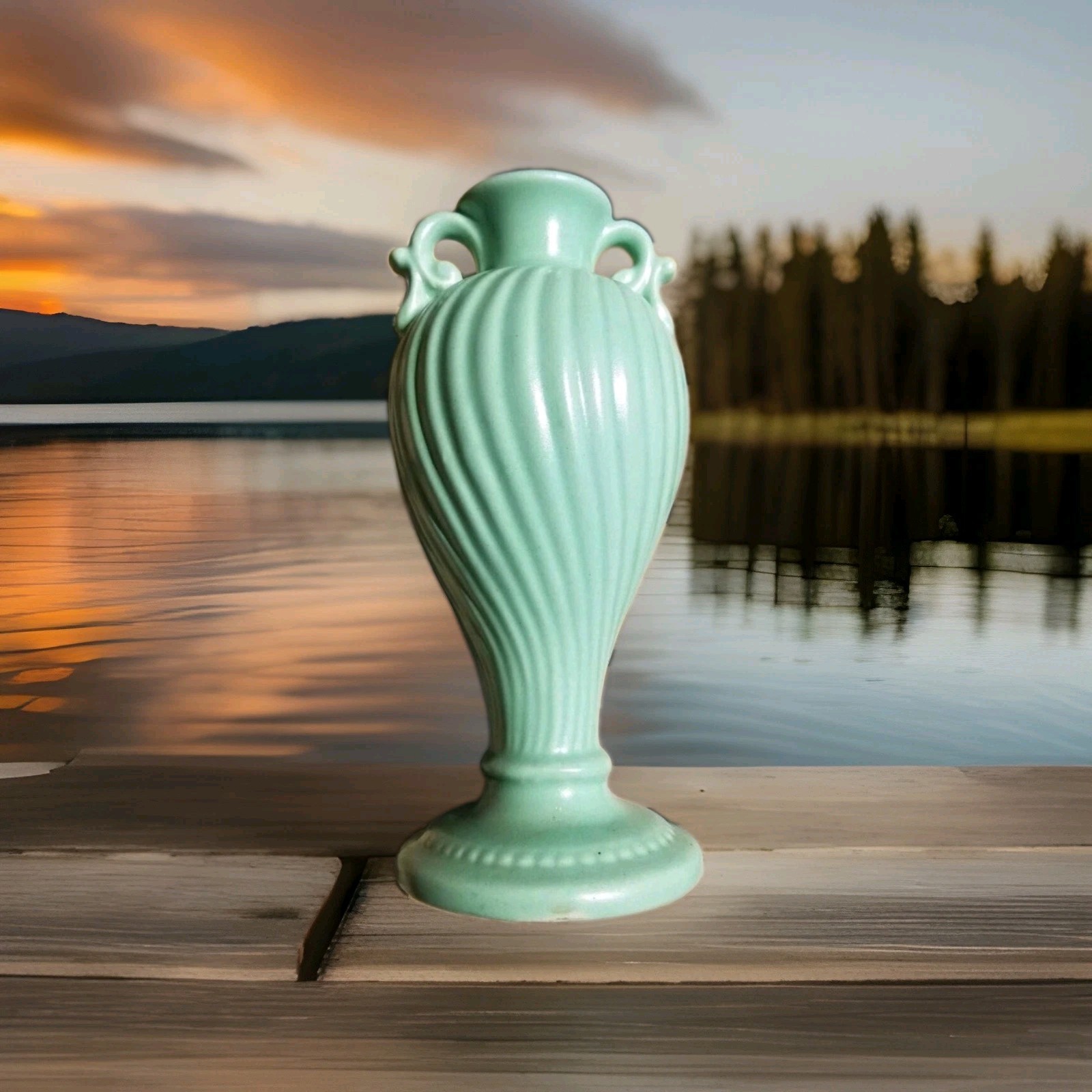 Vintage Haeger Pottery Vase Matte Mint Green 7\