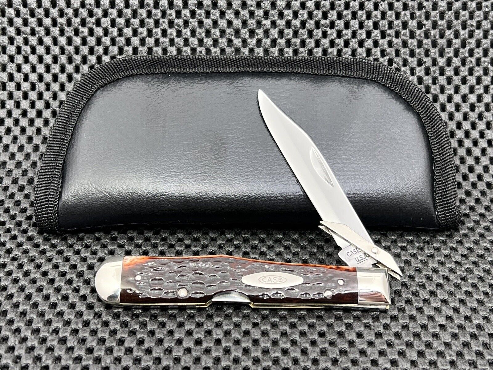 CASE XX 6111 1/2 BONE CHEETAH LOCKBACK SWING-GUARD KNIFE