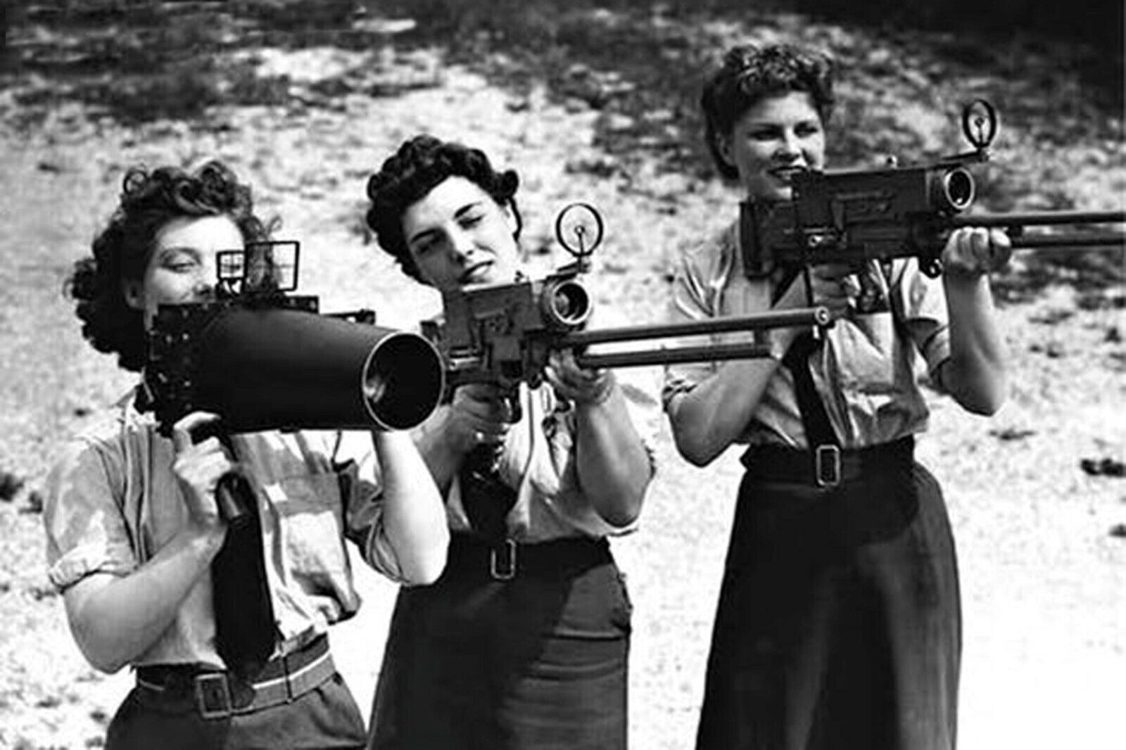 female scouts with a camera WW2 Photo Glossy 4*6 in M008