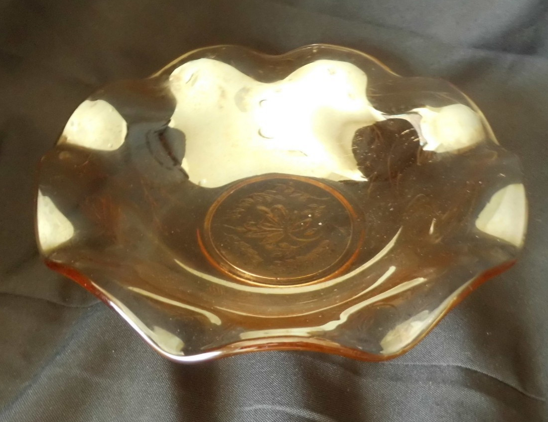 (GRC-52) Ruffled Marigold Orange Glass Bowl Carnival 10\