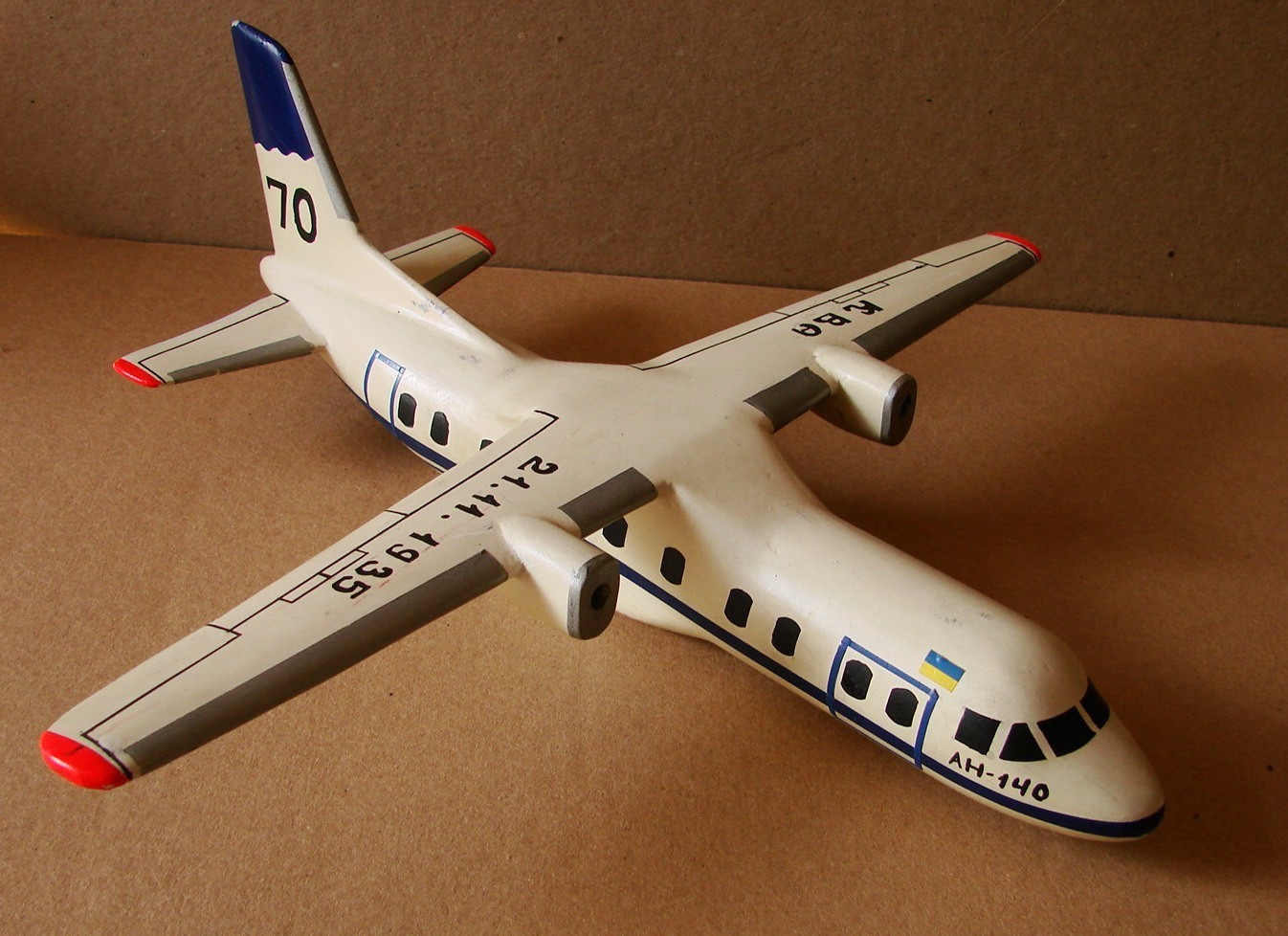  Ukrainian USSR desk metal model airplane AN-140 Antonov RARE 