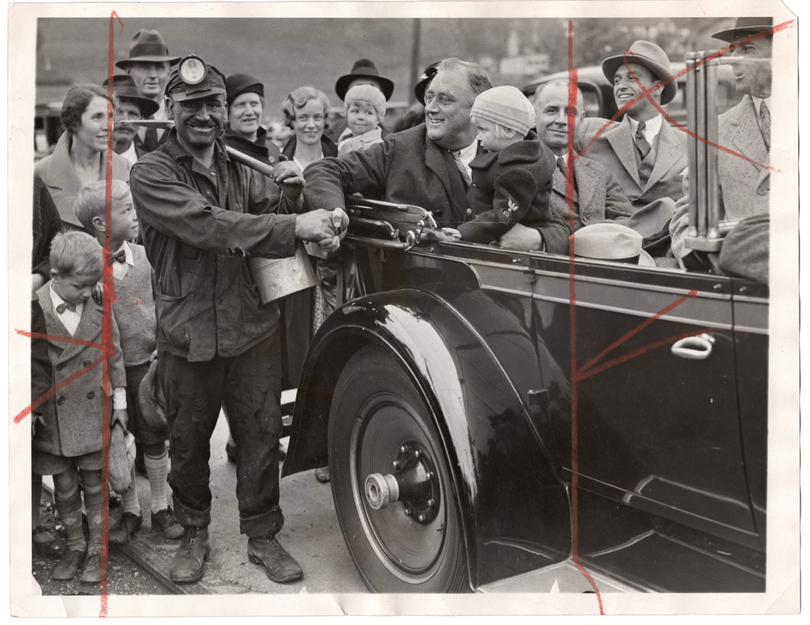 1932 Press Photo Franklin D. Roosevelt Shakes Coal Miners Hand West Virginia