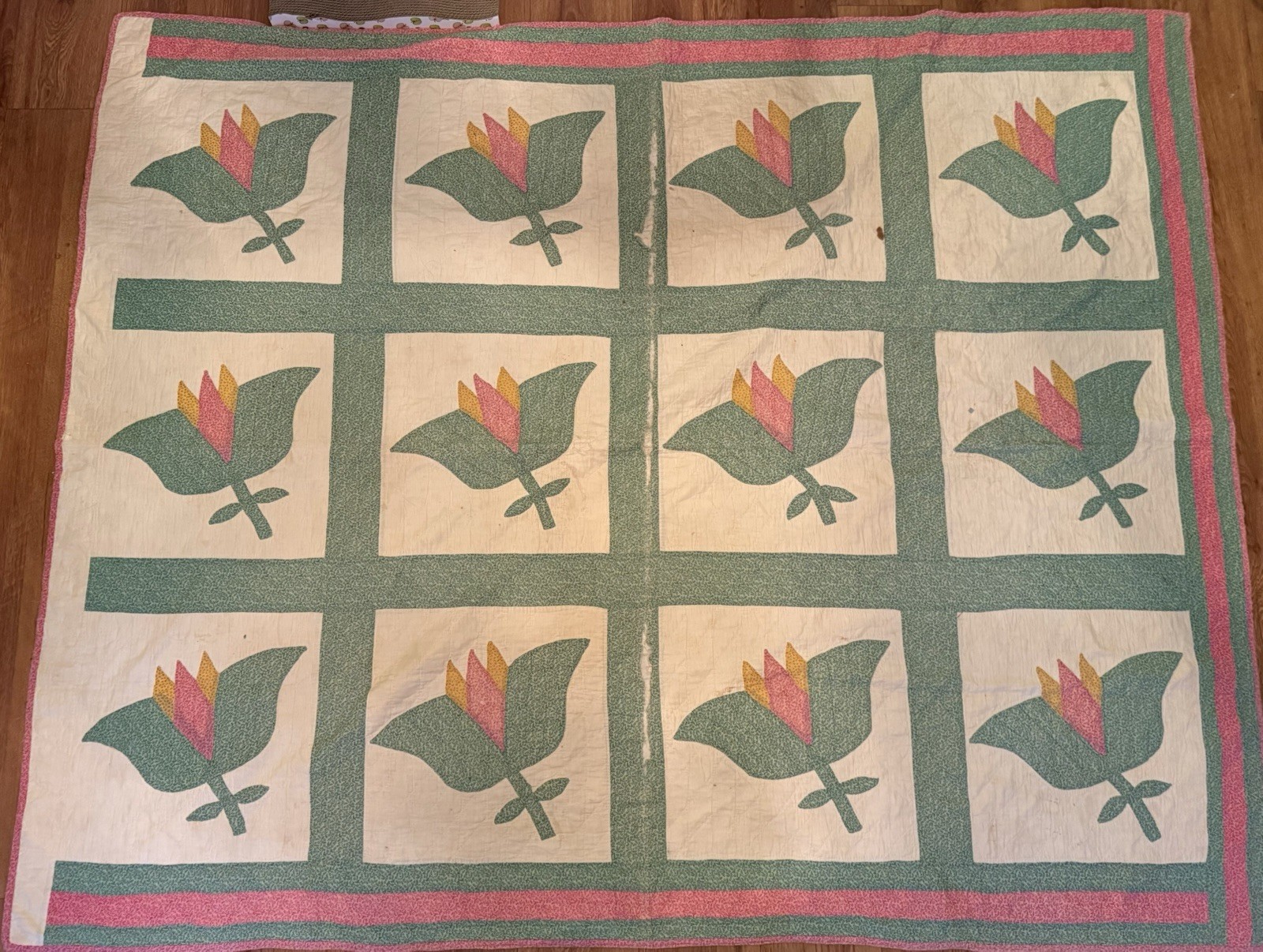 Antique N. Carolina Tulip Applique Patchwork Quilt 66 X 81”