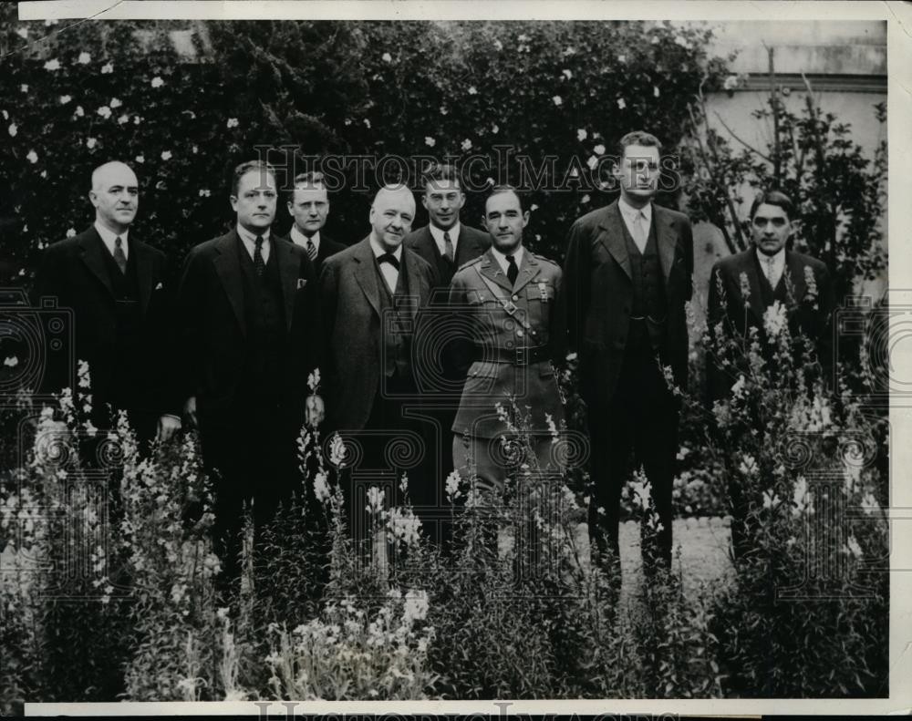 1933 Press Photo American Ambassador Joseph Daniels poses with Embassy officers