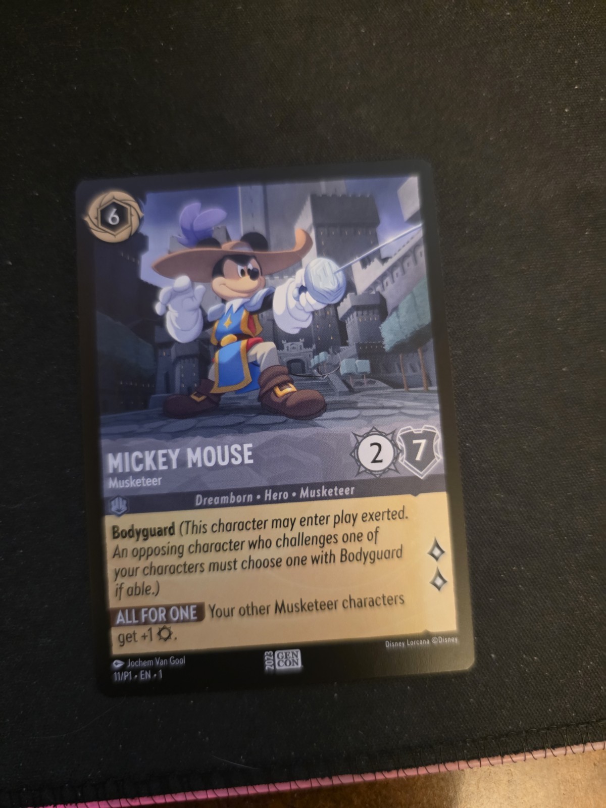 Disney Lorcana en P1 Gen Con Mickey Mouse Musketeer Promo Card 2023