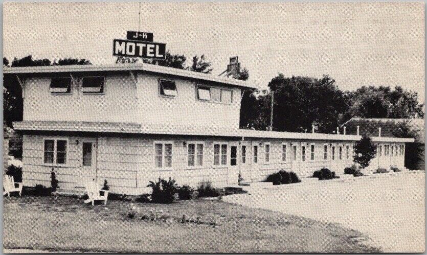 c1950s CROOKSTON, Minnesota Postcard THE J-H MOTEL Highway 2 Roadside Unused
