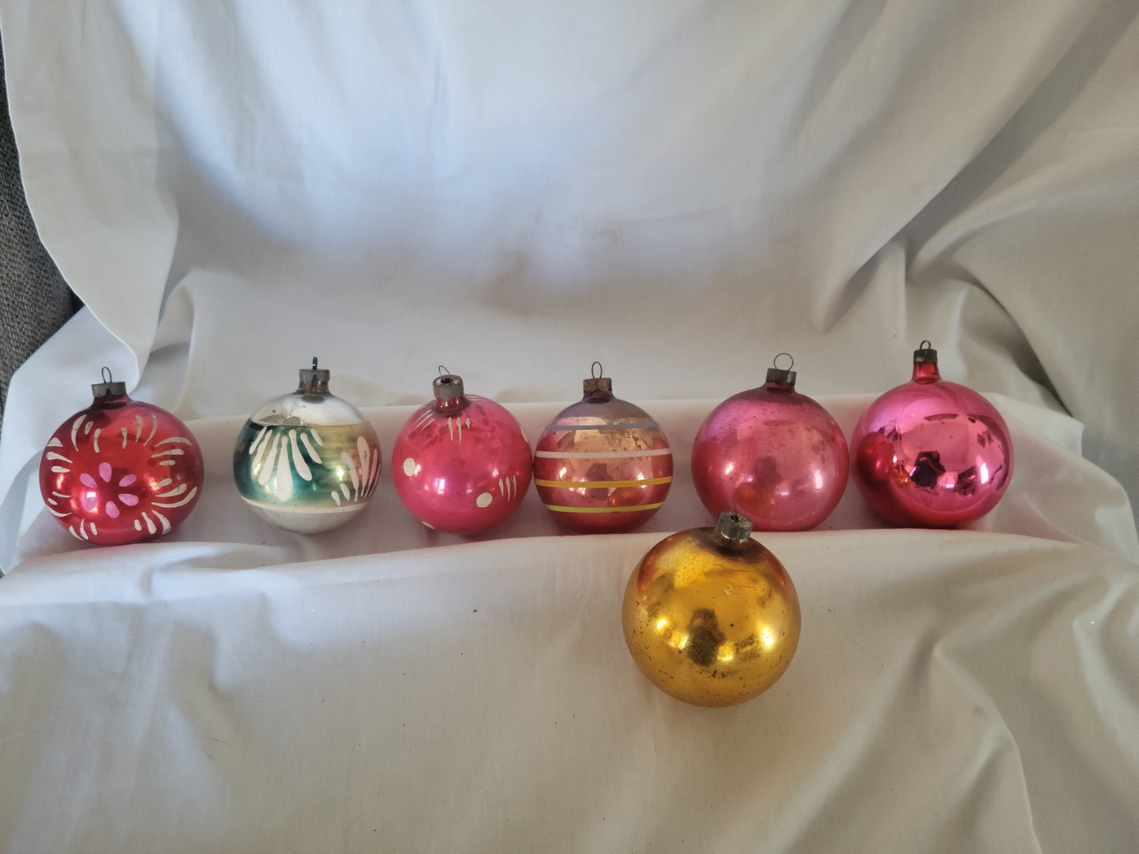 7 Vntg 1950s-60s Glass Christmas Ball Ornaments 4 Stenciled 3 Solid 3-3 1/2