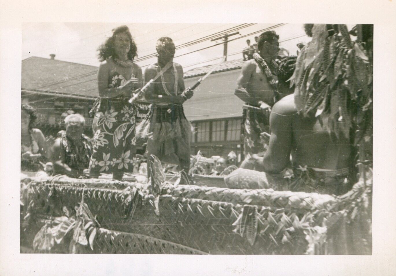 Sept 2 1945 VJ DAY Parade Honolulu Hawaii Photo Hawaiian Dancers float