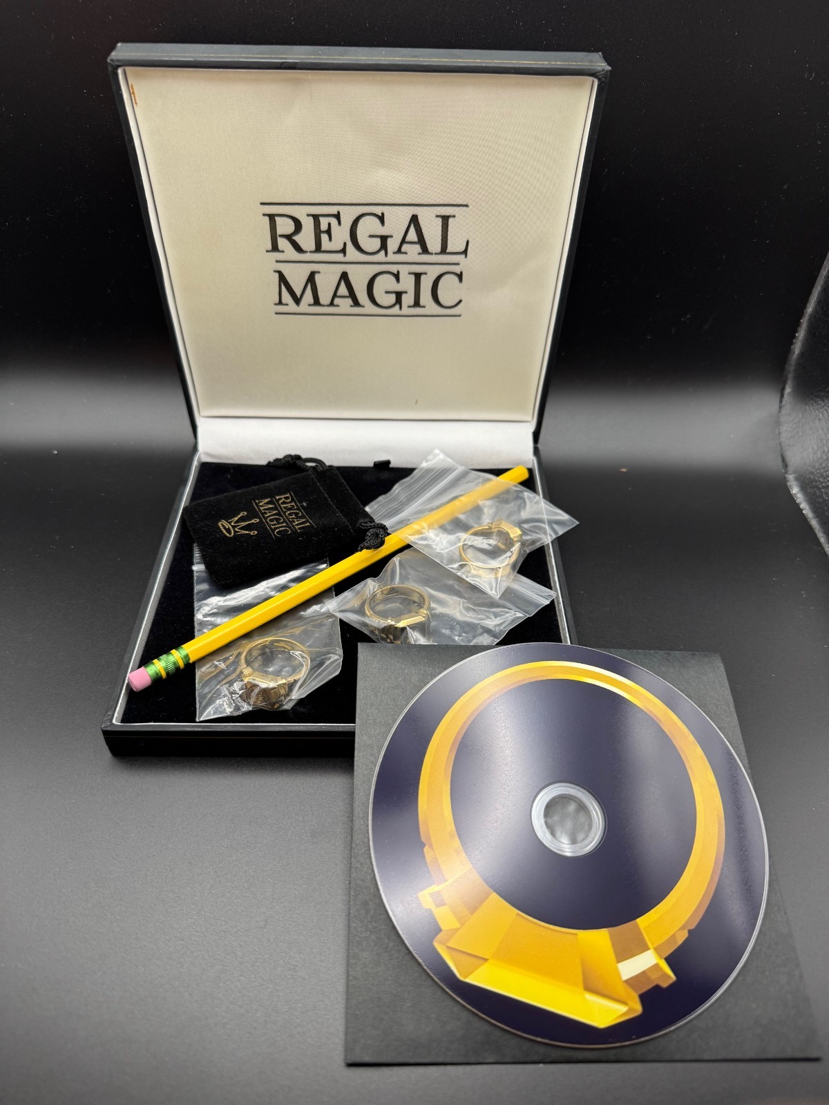 DAVID REGAL'S LINKING FINGER RING PROJECT - HIMBER RING GIMMICK MAGIC TRICK