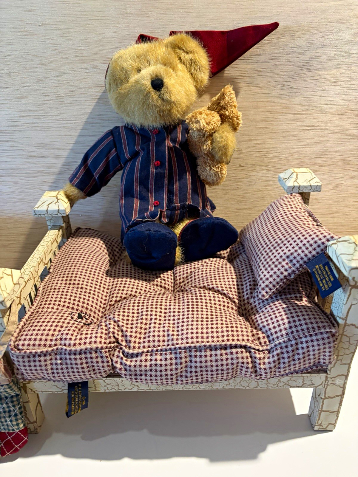 Boyds Winnie the Pooh Bear  and mini bear with bed 