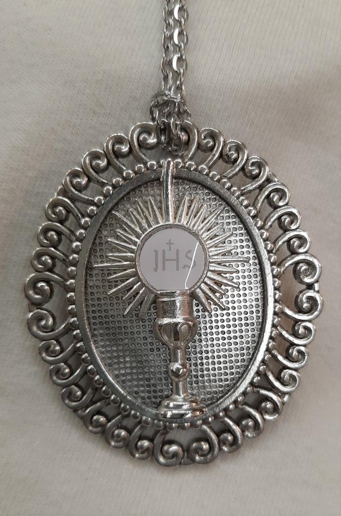Scalloped Silvertn Sculpted White Finish IHS Eucharistic Monstrance Necklace Pin
