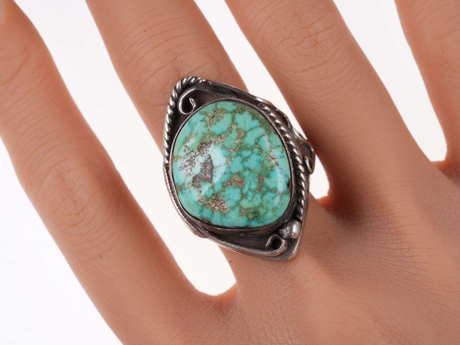 sz13 Vintage Navajo sterling and turquoise ring