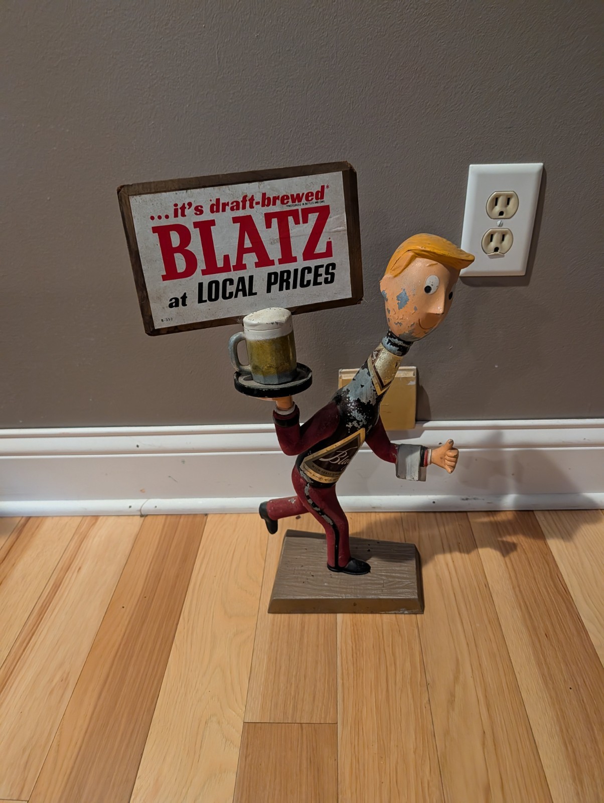 Vintage 1950's Blatz Man Beer Running Server Advertisement Figure Sign Display 