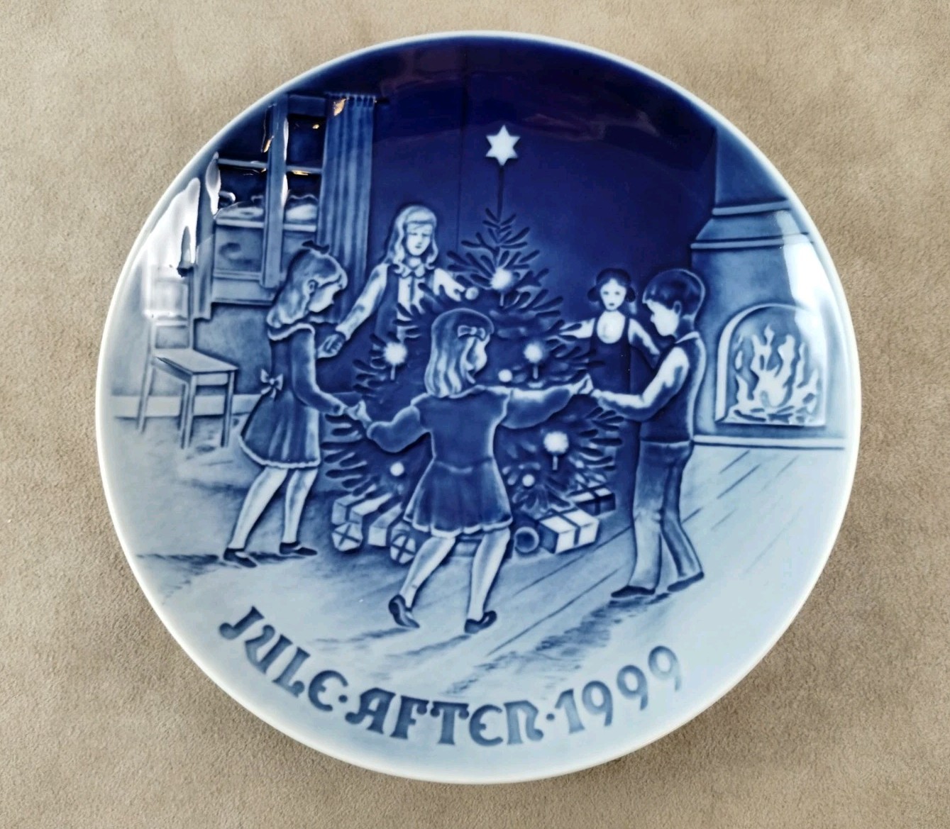Bing & Grondahl Christmas Plate 1999 “Dancing on Christmas Eve” Danish Plate
