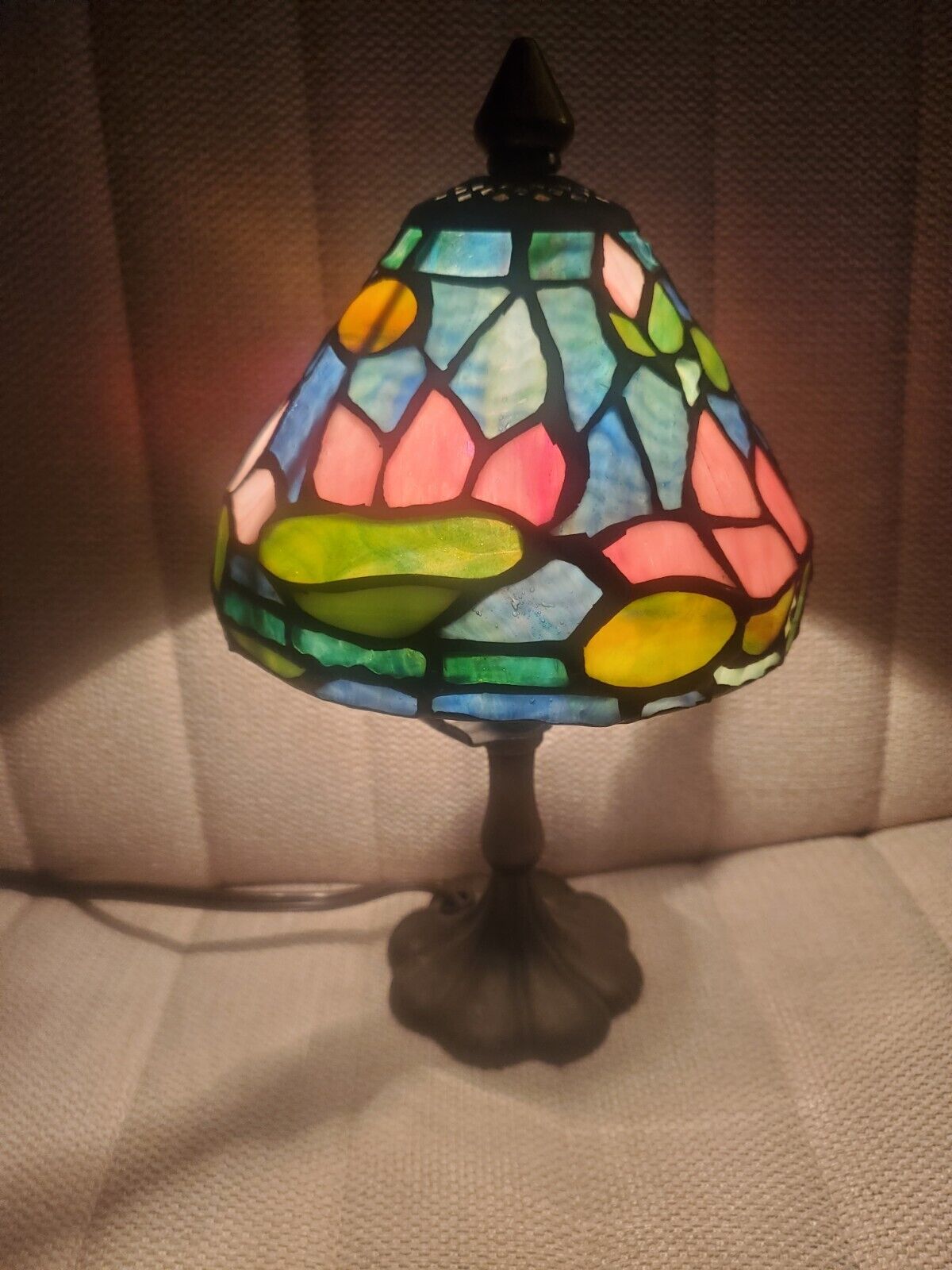 Small Boudoir Table Lamp Night Light Green Stained Glass Flower Shade 11\