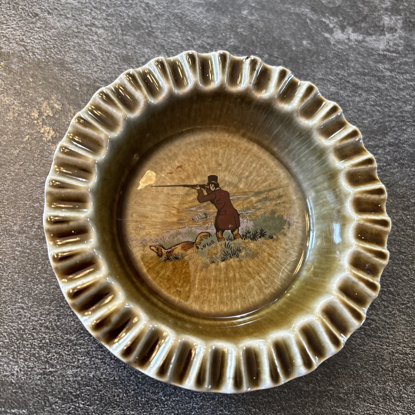 Vintage Irish Porcelain Ashtray Wade Co Armagh Green Hunting Scene Dogs Ireland
