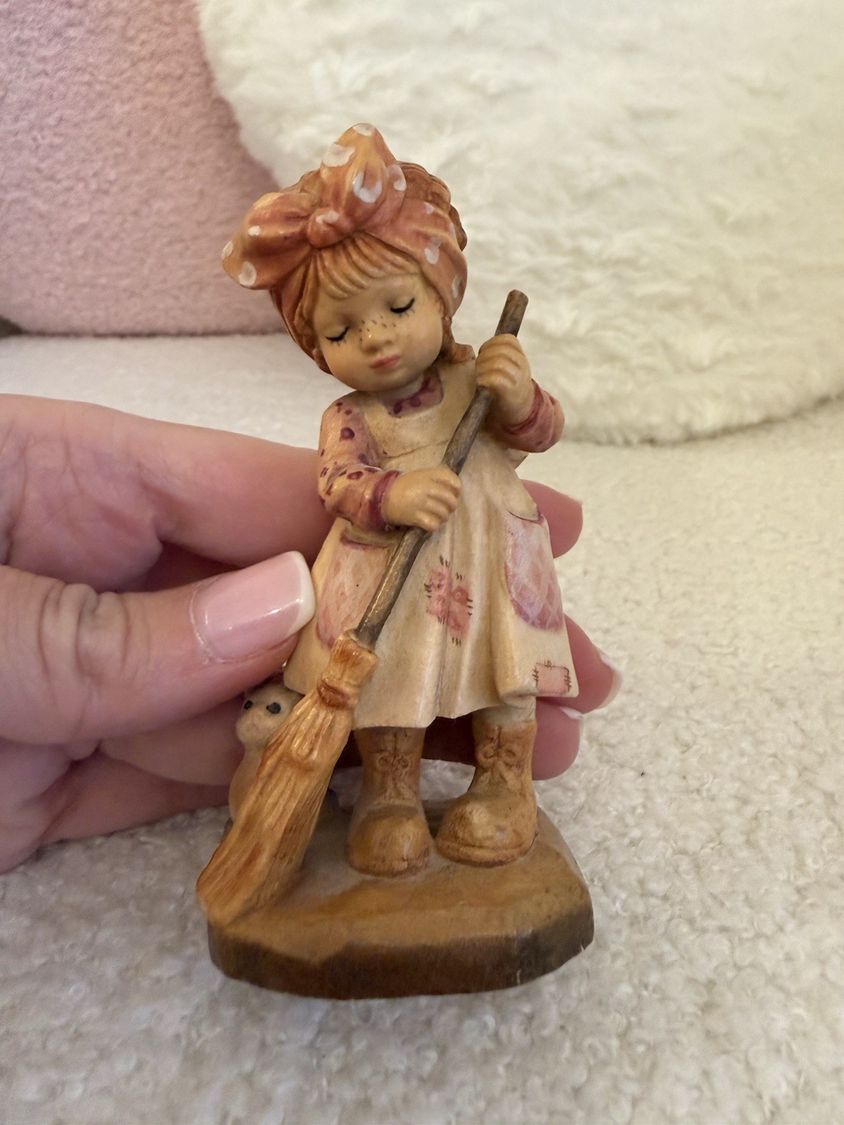 Vintage ANRI Sarah Kay “Sweeping” 4” Girl with Broom & Cat Wood Figurine Italy